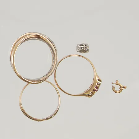 Diverse guld skadat, graverat 18K 11,5g Vikt: 3,3 g