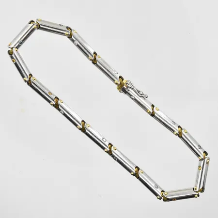 Armband med färgade diamanter 0,15ctv med detaljer i 18k rödguld längd 20 cm, bredd Ø4mm, platina Vikt: 23,5 g