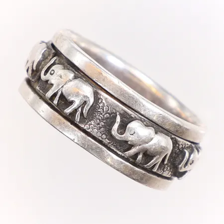Ring med elefanter, stl:19¼, rörlig del, 925/1000 silver Vikt: 10,5 g