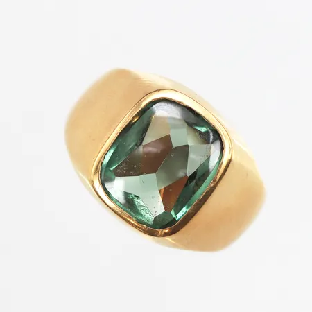 Ring med grön sten, Stl:21, bredd: 3,5-15,5mm, 18K Vikt: 9,4 g