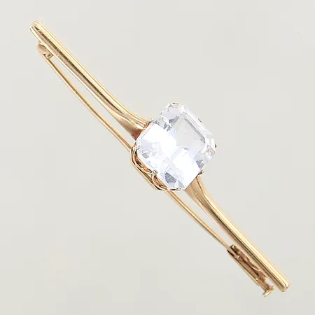 Brosch med vit sten 55x12,5mm skev nål 14K Vikt: 4,6 g