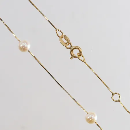 Collier med odlade saltvattenpärlor längd 42cm bredd 4,5mm 18K. Vikt: 2,5 g