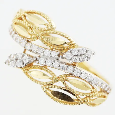 Ring vita stenar stl:18 bredd 1-11mm 18K. Vikt: 2,3 g