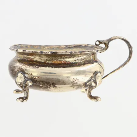 Minityrskål höjd ca 3cm, defekt/del på handtag saknas, engelska stämplar, silver 925/1000 Vikt: 33,8 g