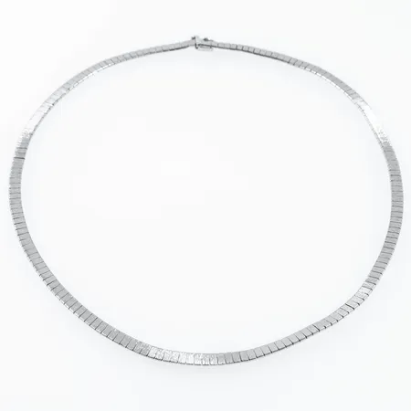 Collier halvstelt med matterad yta längd 43cm bredd 4mm, vitguld 18K 26,3g.