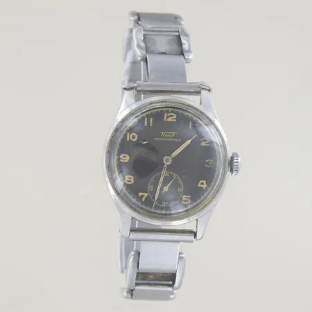 Herrur Tissot Antimagnetique diam 34 mm, elastiskt armband bit saknas, repor på glaset. kockan fungerar vid enklare test, vi lämnar ingen funktions garanti. 