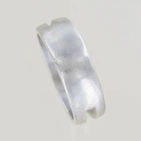 Ring stl:19 bredd 5-7 mm,silver 925/1000 Vikt: 5 g