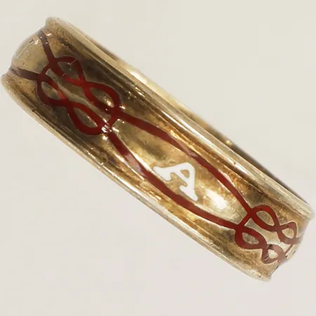 Ring med emaljarbete stl:20½ bredd 6,2mm gravyr silver 925/1000 Vikt: 5,4 g