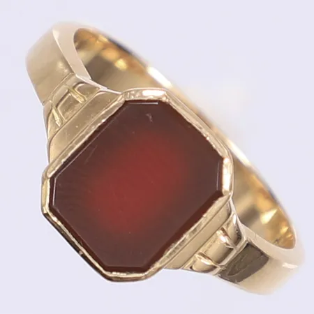 Ring s k klackring rödbrun sten stl:20½ bredd 4-12mm svenska stämplar 18K Vikt: 6,1 g