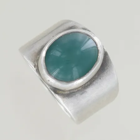 Ring med sten stl 19 bredd 14 mm, silver 925/1000  Vikt: 7,4 g