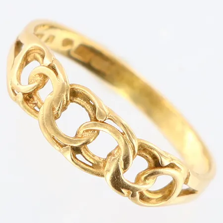 Ring Bismarck stl:17¾, bredd 2,5-5mm, mindre skevhet, 18K Vikt: 1,8 g