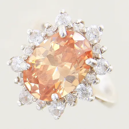 Ring med vita samt orange sten stl:17 bredd 2,9-20mm silver 925/1000 Vikt: 9,3 g