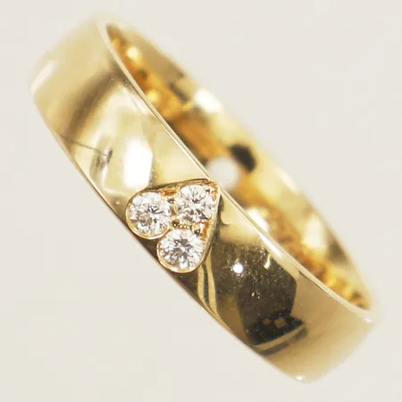 Ring med diamanter 3xca0,03ct stl:19, bredd 5mm gravyr 18K Vikt: 6,1 g