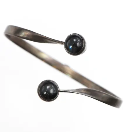 Stelt armband, innermått: 70x60mm, 925/1000 silver Vikt: 16,9 g
