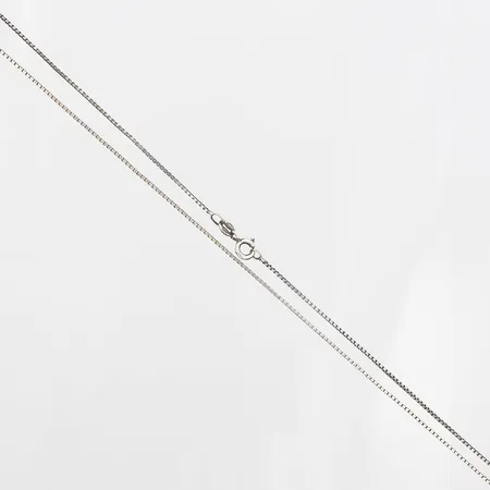 Kedja Venezia längd 81cm, bredd 1mm, smärre ojämnheter i länk, silver 925/1000 Vikt: 5,5 g