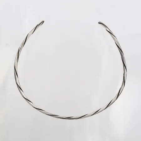 Stelt collier Georg Jensen design Andreas Mikkelsen, modellnummer A80, ca 1970-tal, innermått 12,5x13cm, bredd 4mm, box Vikt: 37 g