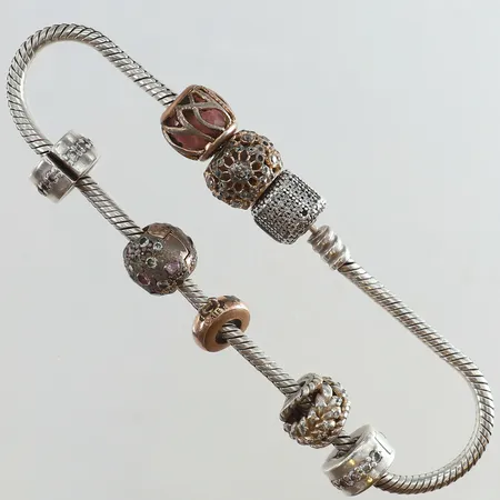 Armband Pandora med berlocker längd 20,5cm bredd 3-11mm Silver 925/1000.  Vikt: 31 g