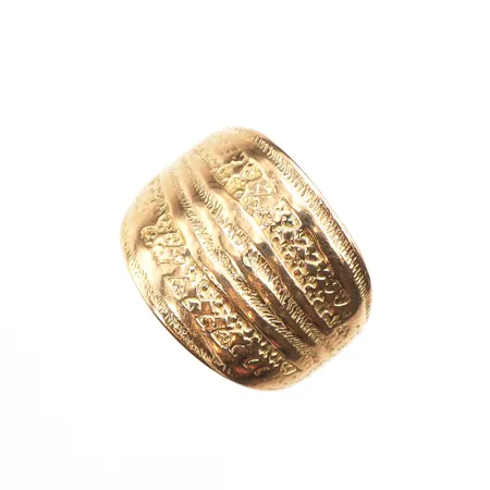 Ring Stl:17½, bredd: 3-15,8mm, skev skena, 18K Vikt: 6,1 g