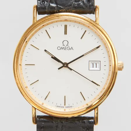Armbandsur Omega Ø32,5mm, quartz, datum, originalband, personlig gravyr, etui och ytterkartong, 18K bruttovikt 31,7g.