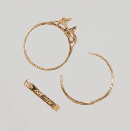 3 delar guld, trasiga ringar, 18K Vikt: 4,1 g