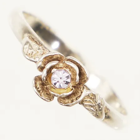 Ring med ros med rosa sten stl:16 bredd 5,6mm silver 925/1000 Vikt: 1,2 g