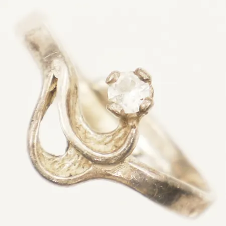 Ring med vita stenar stl:17 bredd 11,4mm silver 925/1000 Vikt: 2,2 g