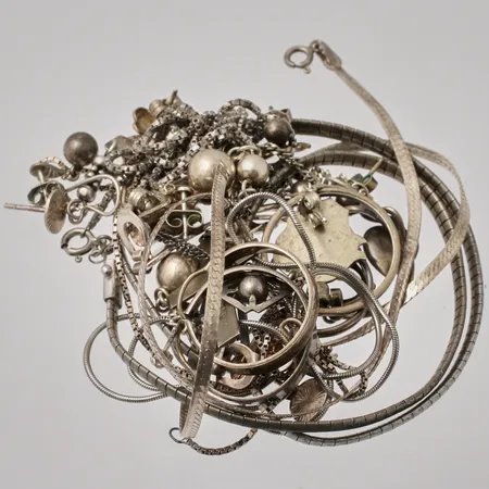 Diverse defekt silver, 830/1000, 72,68g.
