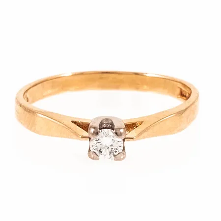 Ring Spectra med en briljantslipad diamant 0,12ct stl:17 bredd 2-3,5mm, något skev skena, 18K 2,2g.