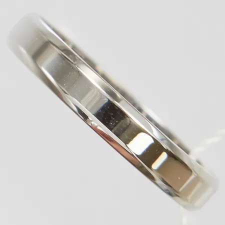 Ring slät stl:16½, bredd 3mm, Ukrainska stämplar, etikett, vitguld, 14K, bruttovikt 2,1g Vikt: 2,1 g