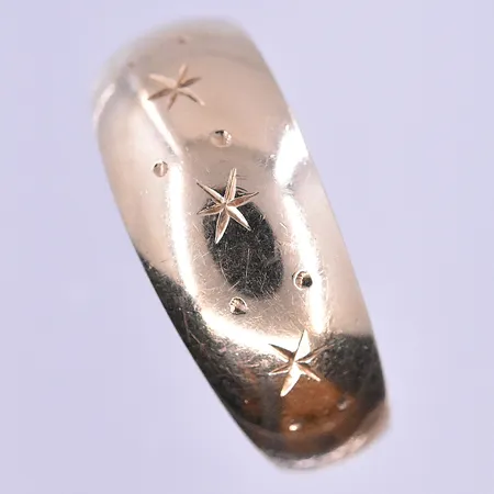 Ring stl:18 bredd 3-8 mm 18K. Vikt: 1,9 g