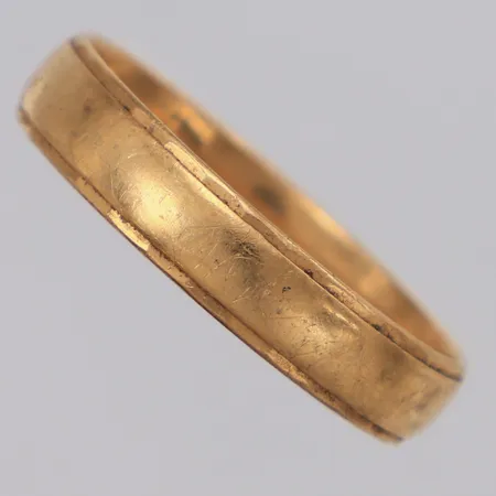 Ring stl:21¾, bredd 4,9mm, gravyr, 18K Vikt: 5 g