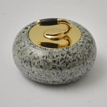 Mini Curling sten Ailsa Craig granit, handgjord i Scotland, Ø7cm, box, infoblad.