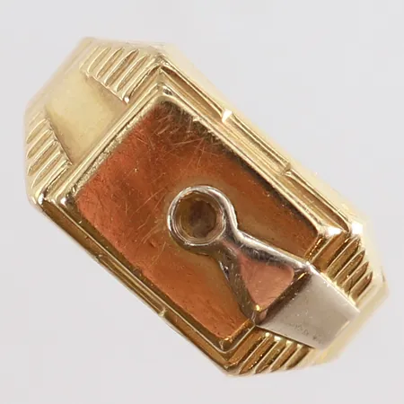 Klackring stl:18¾ bredd 3,2-10mm bucklig/skev saknar sten 18K.  Vikt: 4 g