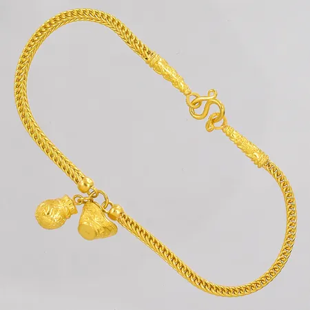 Armband med berlocker längd 16cm bredd 2,5mm Thaiguld ¼ Bhat 23K Vikt: 3,8 g