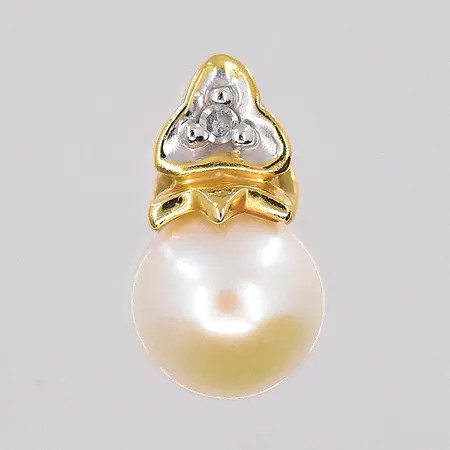 Hänge med odlad pärla och diamant ca 0,01ct stl 12x7mm GHA 18K Vikt: 1,1 g