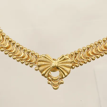 Collier halvstelt längd 48cm bredd 13mm ojämnheter bucklig 22K Vikt: 37,3 g