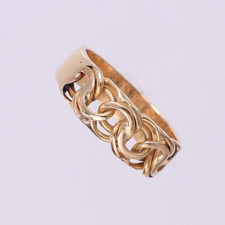Ring Bismarck stl:16, bredd 4,7-6,1mm. 18K Vikt: 3,7 g