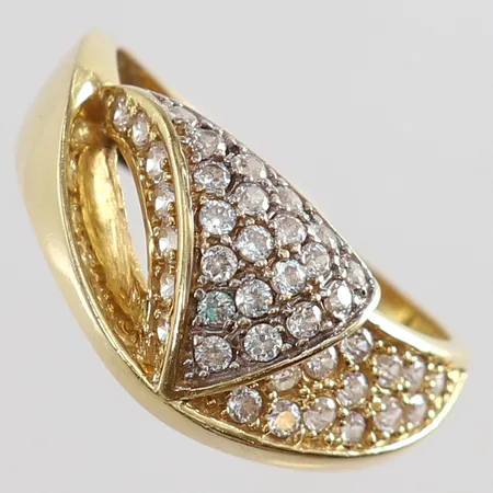 Ring med vita stenar stl:17¼ bredd 3-10mm 18K Vikt: 5 g