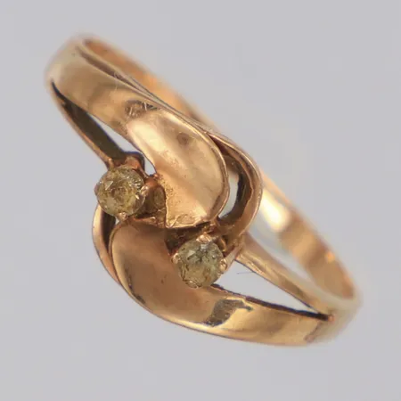 Ring med stenar stl:17¾, bredd 8,6mm, 14K Vikt: 2 g