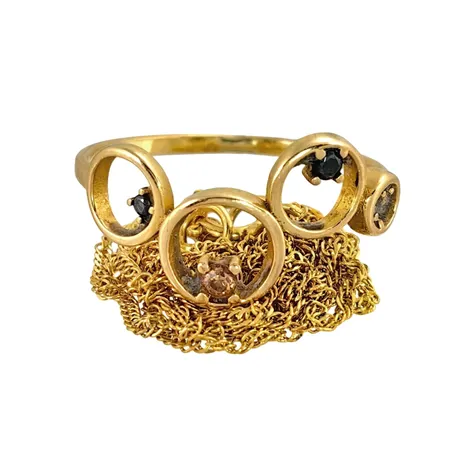 Ring i 21K guld, bruttovikt 1,6g, halskedja i 22K guld, vikt 1,5g, defekter