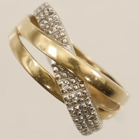 Ring tvåfärgad med diamanter 19x0,005ct stl:16 bredd 3,4mm en diamant saknas 18K Vikt: 4 g
