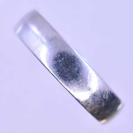 Ring stl:19 bredd 5 mm graverad Veritas Aequitas Platina.