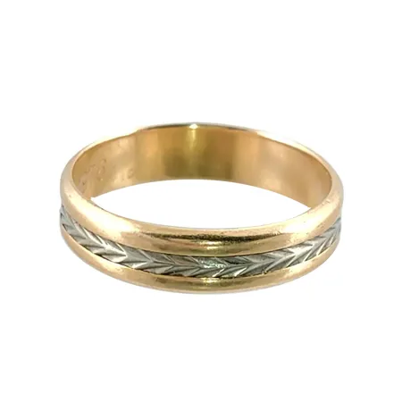 Ring i 18K guld, gravyr Vikt: 4,6 g