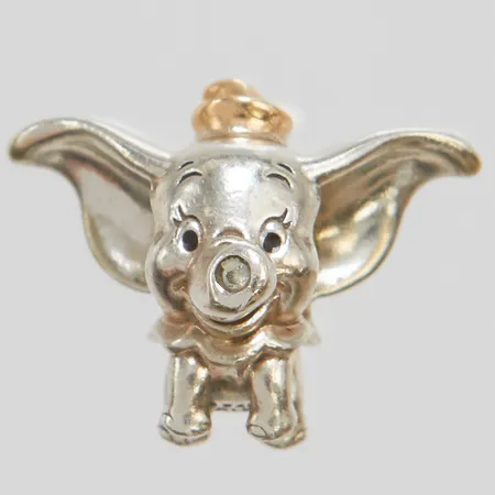 Berlock Pandora x Disney Dumbo, 13,5 x 17,5mm, vit sten, silver 925/1000 Vikt: 2,8 g