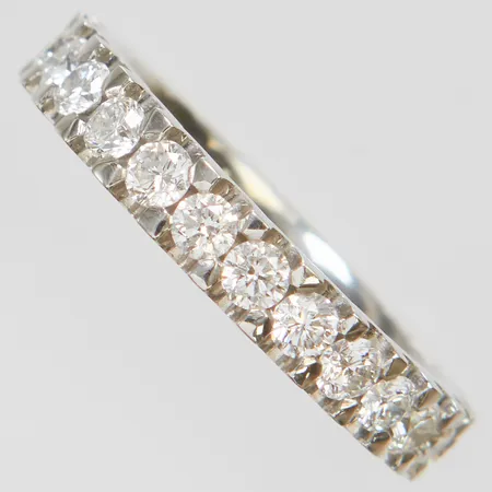 Helalliansring med 25 diamanter 1,65ctv, F/VS enligt gravyr, stl:17¼, bredd: 3,6mm, Harborn, platina 950/1000 Vikt: 7,4 g