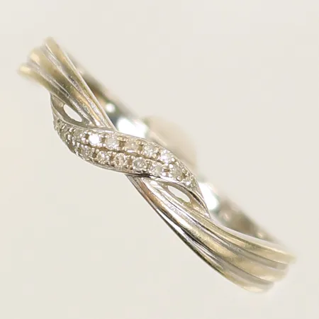 Ring vitguld med 16 diamanter ca 0,005ct/st, stl 16½ bredd 1,5-3mm, saknar karatstämpel, 14K 1,1g Vikt: 1,1 g