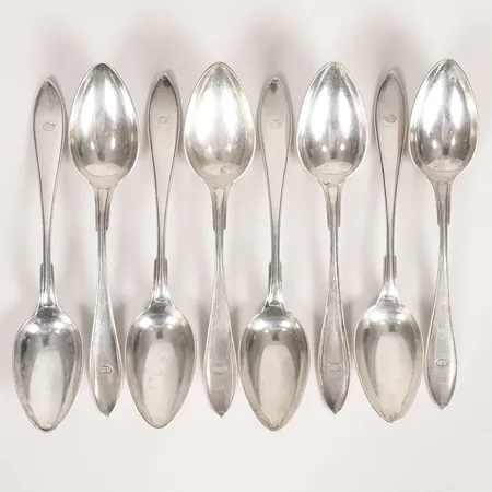 Åtta matskedar modell Svensk spets, längd 190mm, tillverkade av Gustaf Möllenborg, Stockholm 1908, monogramgravyr "A.M.", silver 830/1000 Vikt: 412,4 g