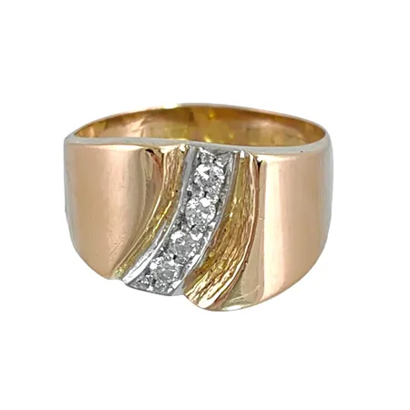 Diamantring i 18K guld, Diamanter 4 st - totalt 0,16ct (svagt graverat på skenans insida), Guldvaruaktiebolaget G. Dahlgren & Co Ab (Gd&Co), Malmö, svensk kontrollstämpel, stl:18¾ mm, bredd 4,5 - 12 mm Vikt: 5,7 g