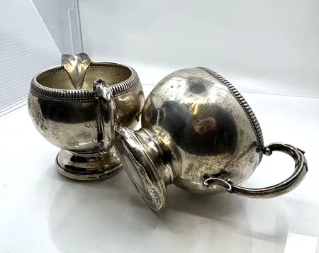 Kanna och skål höjd 7,5 cm fylld botten silver 830/1000. Vikt: 220,7 g