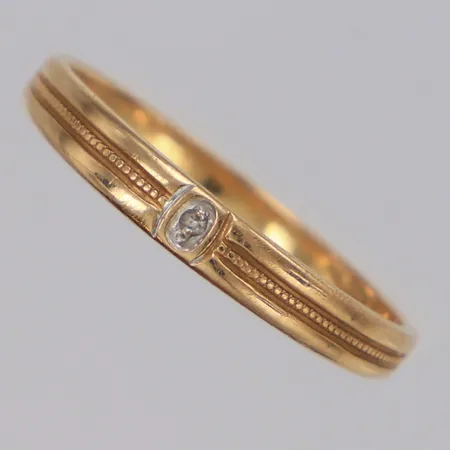 Ring med sten stl:17, bredd 2,8mm, Guldfynd, 18K Vikt: 1,6 g
